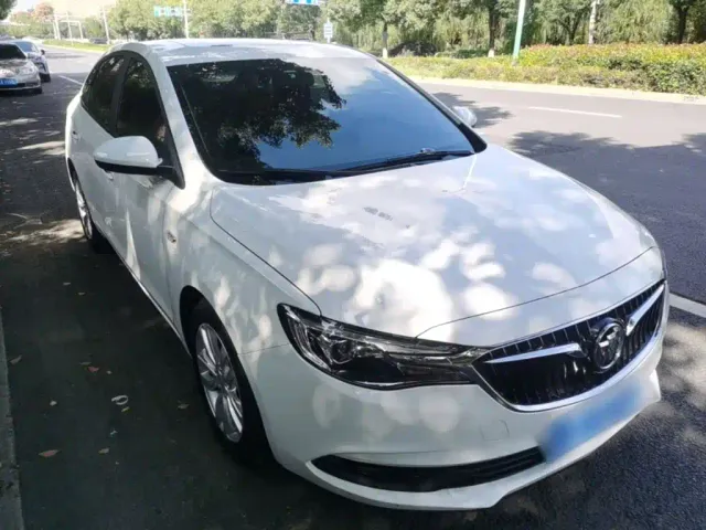 Buick Excelle — Фото автомобиля 3