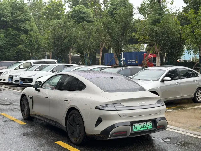 Xiaomi SU7 — Фото автомобиля 7