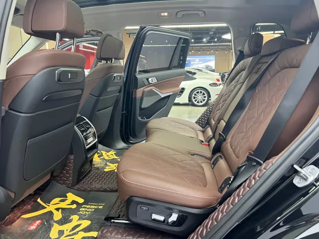 BMW X7 — Фото автомобиля 14