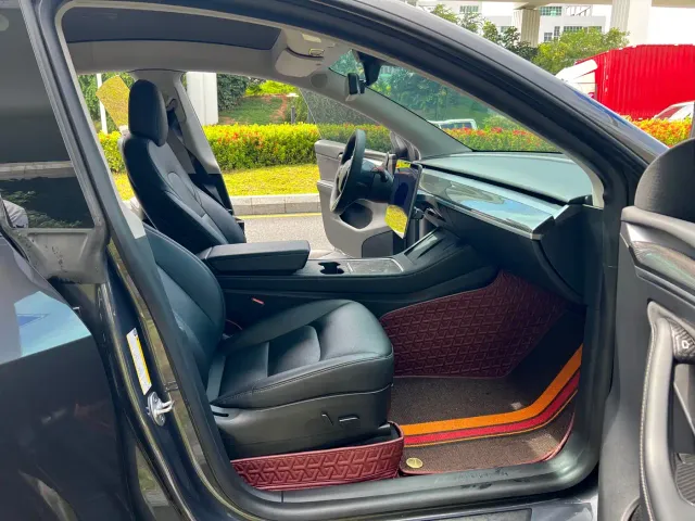 Tesla Model Y — Фото автомобиля 12