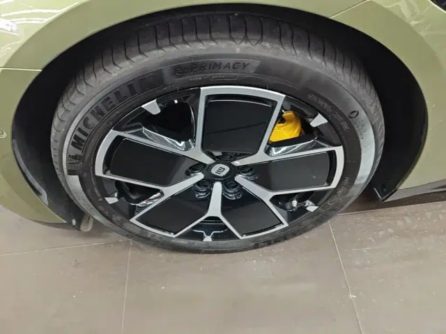 Xiaomi SU7 — Фото автомобиля 22