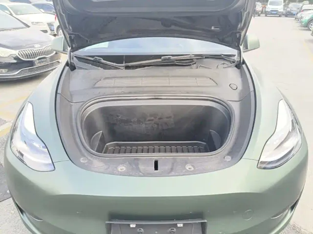Tesla Model Y — Фото автомобиля 19