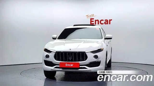 Maserati Levante — Фото автомобиля 3