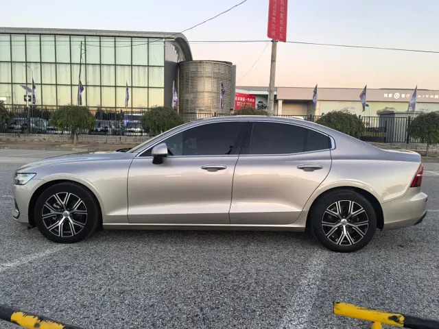 Volvo S60 — Фото автомобиля 7