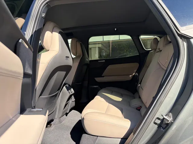 Volvo XC70 Plug-in Hybrid — Фото автомобиля 10