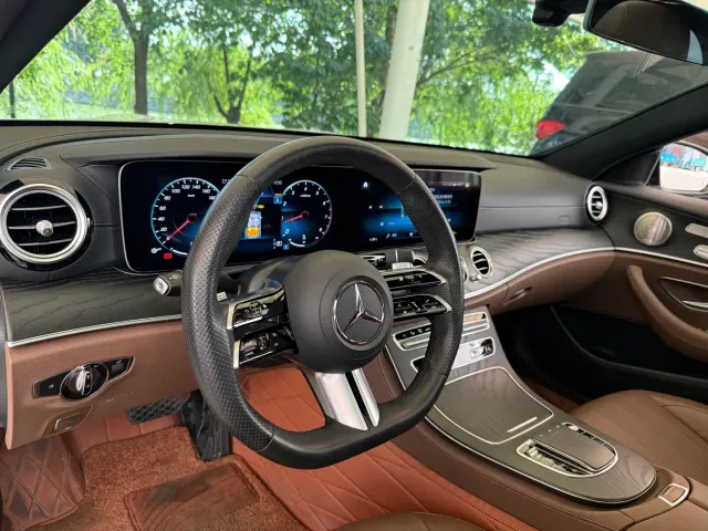 Mercedes-Benz E-Class — Фото автомобиля 15