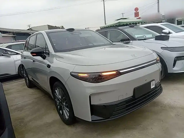 Leapmotor C10 — Фото автомобиля 3