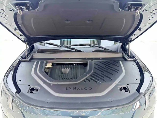 Lynk & Co 900 — Фото автомобиля 5