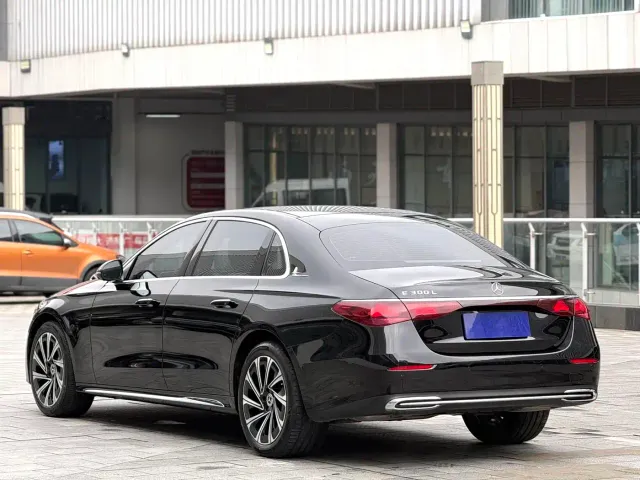 Mercedes-Benz E-Class — Фото автомобиля 10