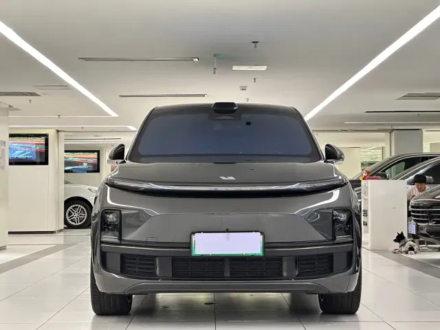 Li Auto L8 — Фото автомобиля 2