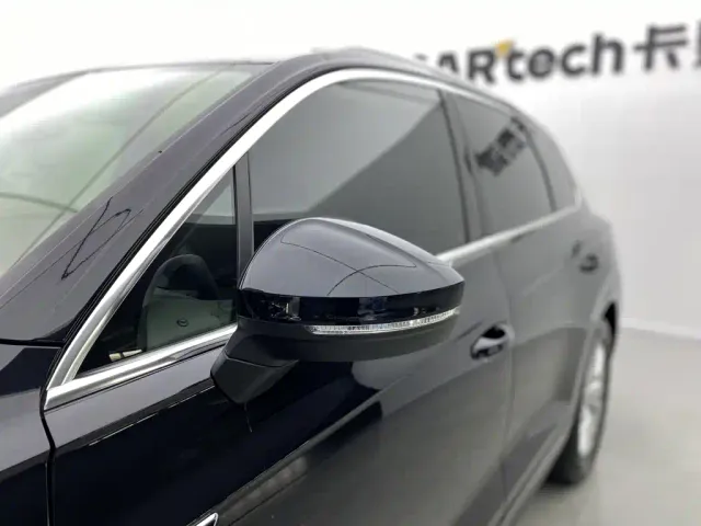 Volkswagen Touareg — Фото автомобиля 12