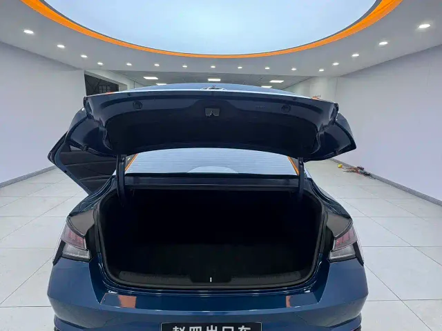 Hyundai Elantra — Фото автомобиля 8