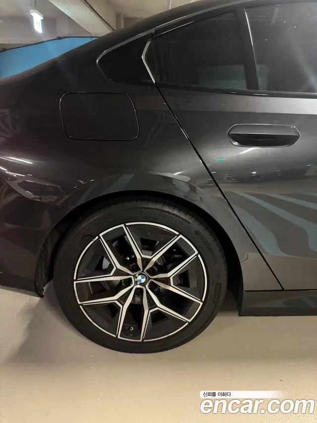 BMW 5 Series G60 — Фото автомобиля 6