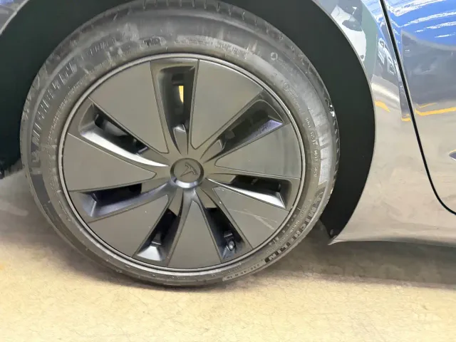 Tesla Model 3 — Фото автомобиля 16