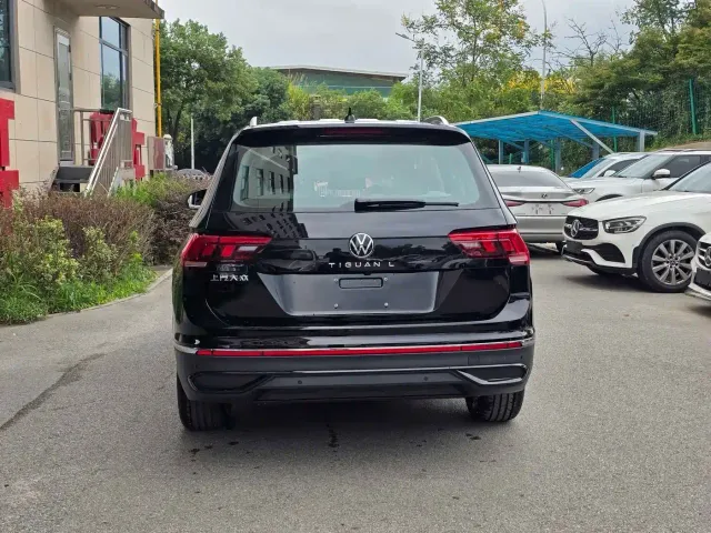 Volkswagen Tiguan L — Фото автомобиля 11