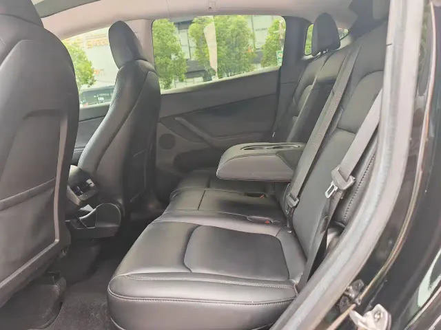 Tesla Model Y — Фото автомобиля 5