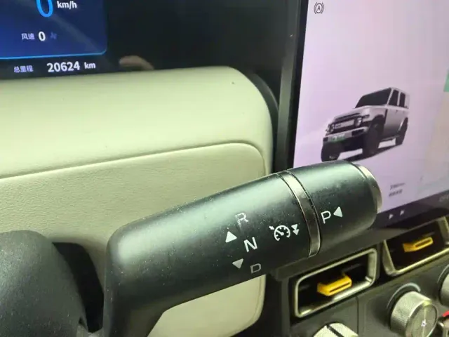 iCAR V23 — Фото автомобиля 12