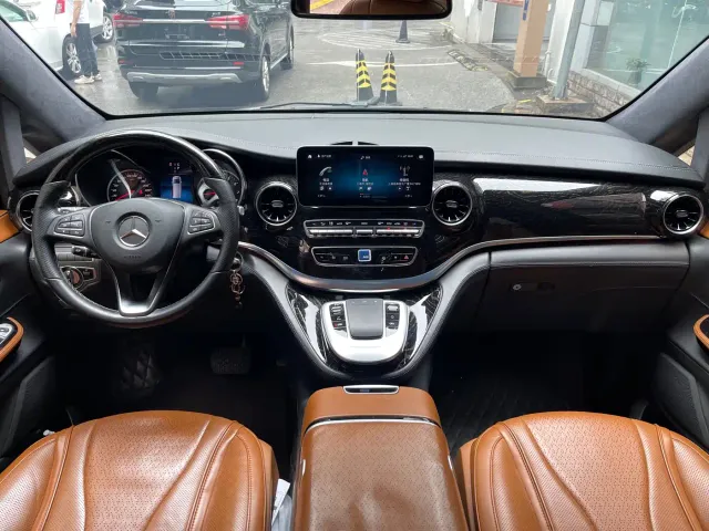 Mercedes-Benz V-Class — Фото автомобиля 8