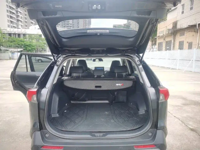Toyota RAV4 — Фото автомобиля 9
