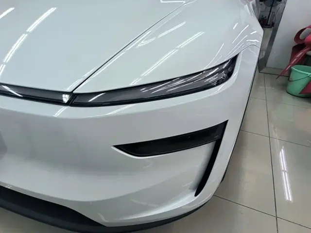 Tesla Model Y — Фото автомобиля 23