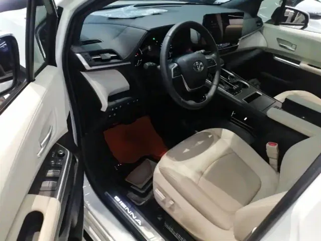 Toyota Sienna — Фото автомобиля 15