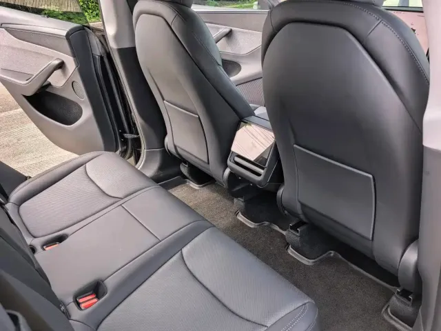Tesla Model Y — Фото автомобиля 8
