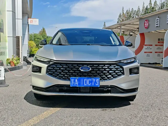 Ford Mondeo — Фото автомобиля 3