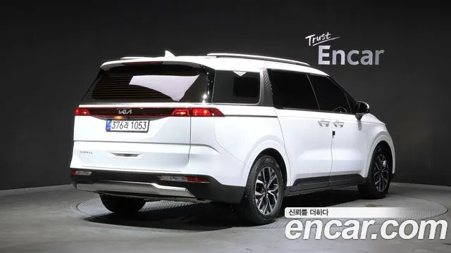 Kia Carnival Generation 4 — Фото автомобиля 2