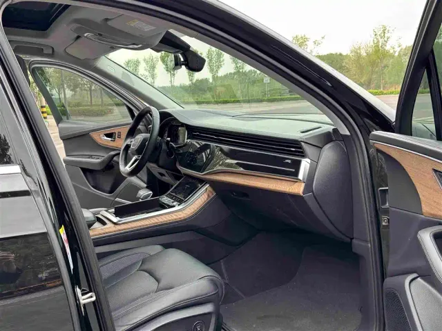 Audi Q7 — Фото автомобиля 8