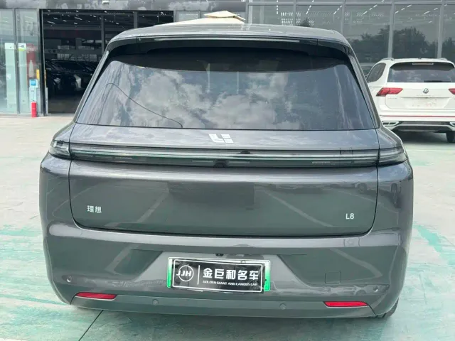 Li Auto L8 — Фото автомобиля 8