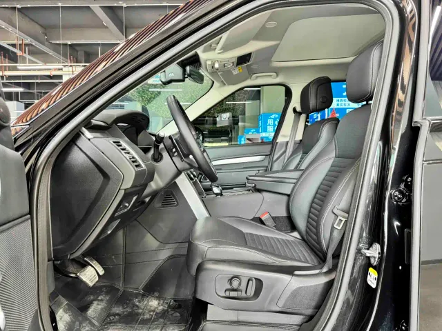 Land Rover Discovery — Фото автомобиля 6