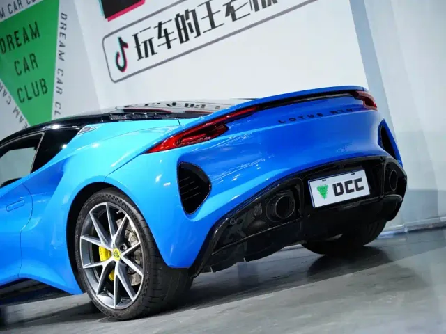 Lotus Emira — Фото автомобиля 9