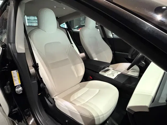 Tesla Model 3 — Фото автомобиля 14