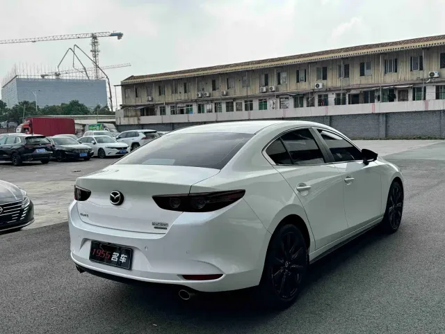 Mazda Axela — Фото автомобиля 9