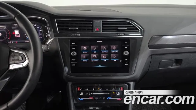 Volkswagen Tiguan Tiguan 2 поколение 2.0 TDI Premium — Фото автомобиля 14