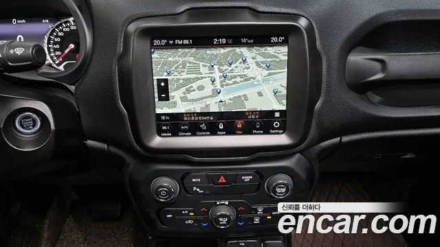 Jeep Renegade — Фото автомобиля 11