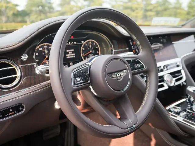 Bentley Flying Spur — Фото автомобиля 8