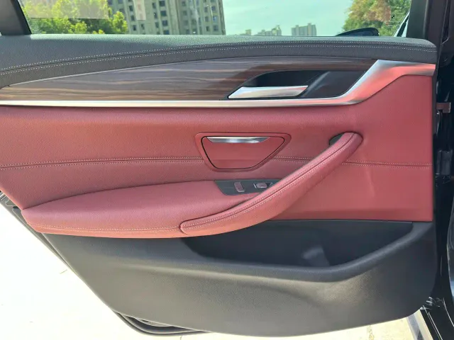 BMW 5 Series — Фото автомобиля 7
