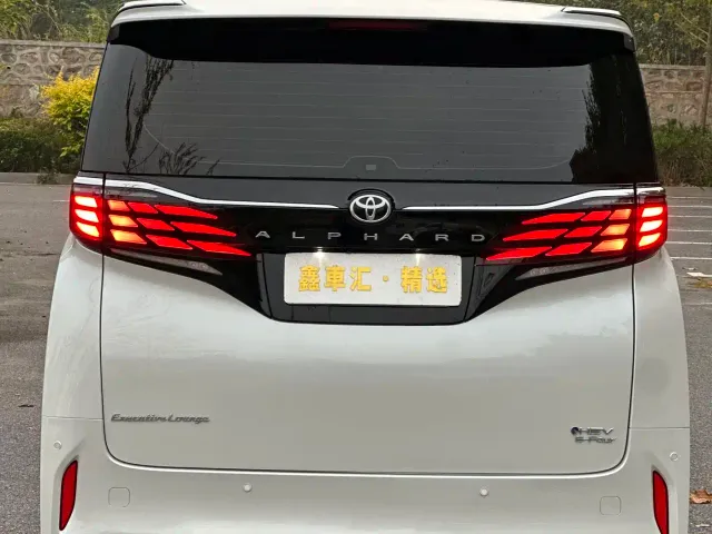 Toyota Alphard — Фото автомобиля 5