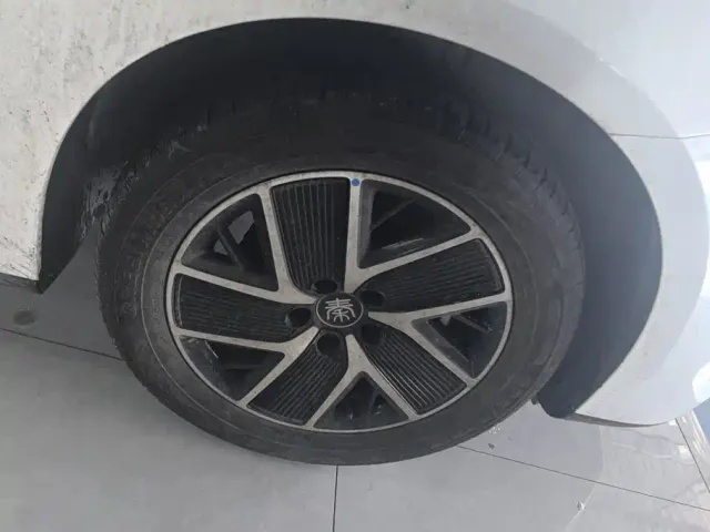 BYD Qin L — Фото автомобиля 6
