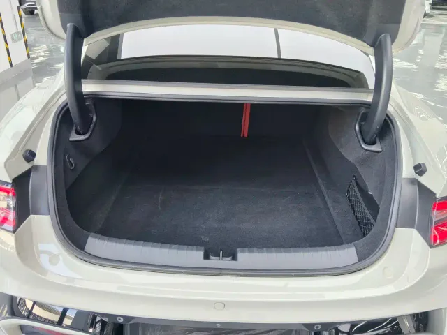 Xiaomi SU7 — Фото автомобиля 15