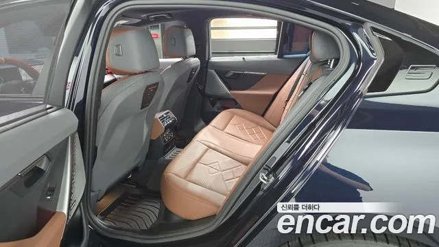 BMW 5-Series 5 серия (G60) 530i xDrive M Sport — Фото автомобиля 4