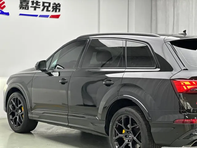 Audi Q7 — Фото автомобиля 13
