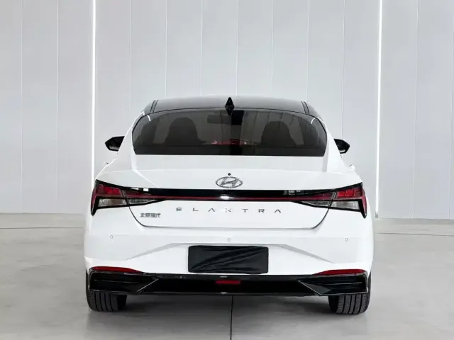 Hyundai Elantra — Фото автомобиля 5