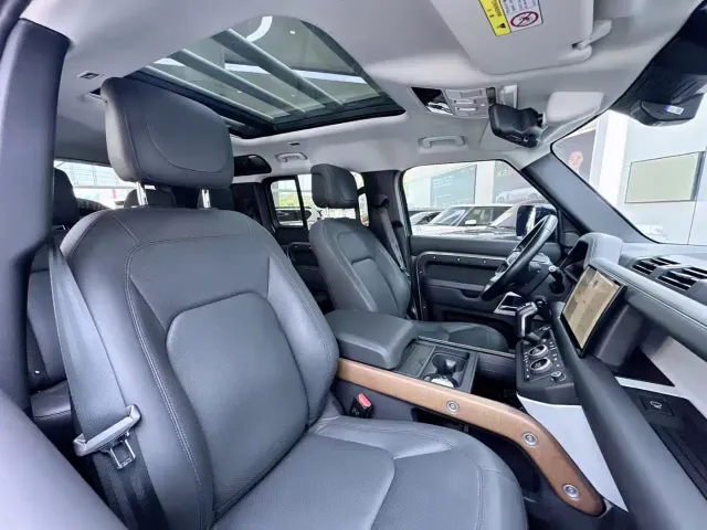 Land Rover Defender — Фото автомобиля 11