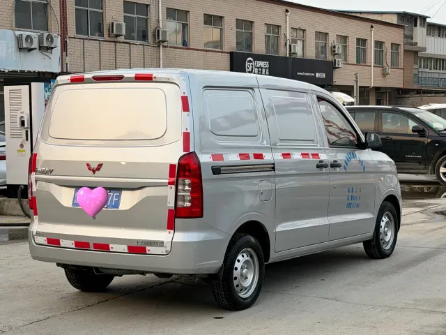 Wuling Hongguang V — Фото автомобиля 10