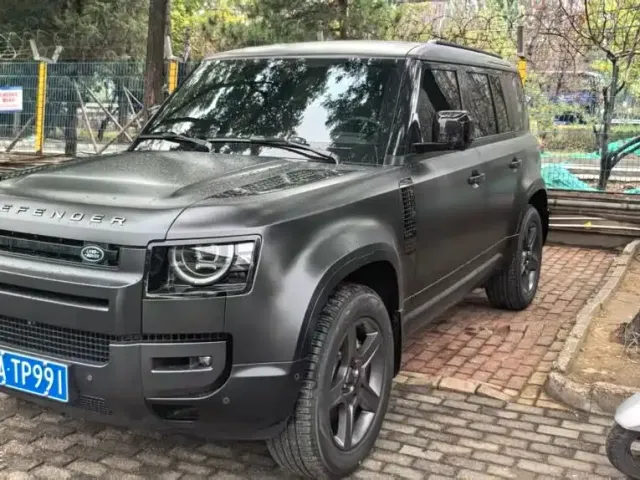 Фотография автомобиля — Land Rover Defender