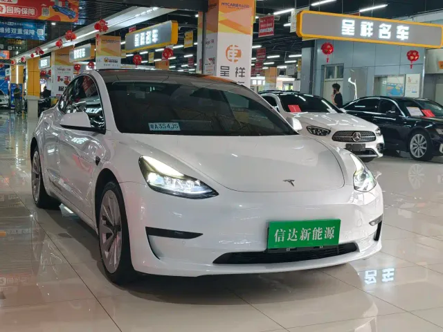 Tesla Model 3 — Фото автомобиля 3