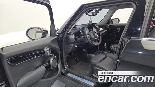 Mini Cooper Cooper 5 дверей Classic — Фото автомобиля 10