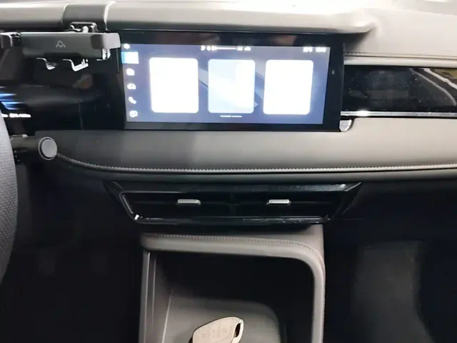 Roewe i5 — Фото автомобиля 12